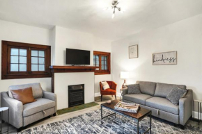 Stylish Urban Flat. Quiet Area Close to Bottleworks/ Downtown